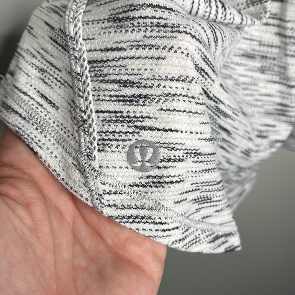 Lululemon On Track Tank in Tiger Space Dye Black White / Dark Carbon Sz 8! - Picture 12 of 13